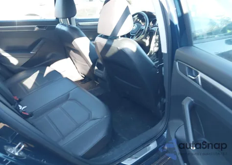 2018 Volkswagen Passat 2.0T R-Line/2.0T S из США, поврежденный, VIN 1VWAA7A35JC036136